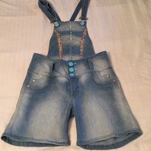 BUTT LIFTING Shorts 
Condition: NWOT 💙